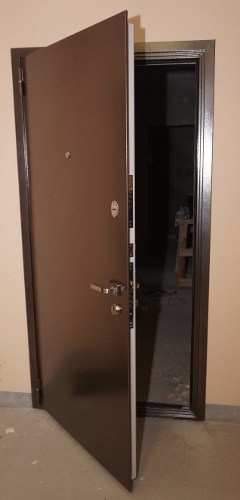 Фото установленной двери