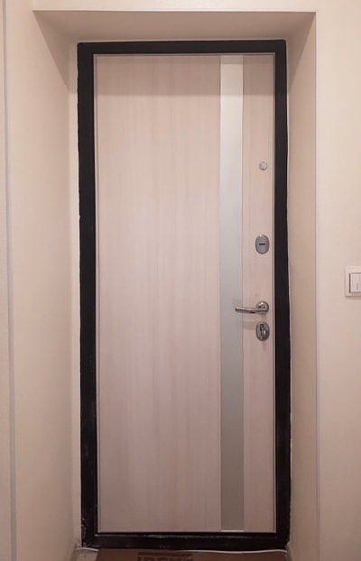 Квартирные двери с молдингом